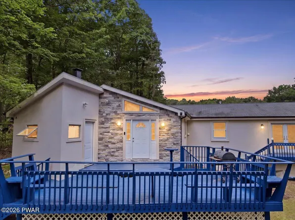 1458 Belgravia Dr, Tobyhanna, PA 18466