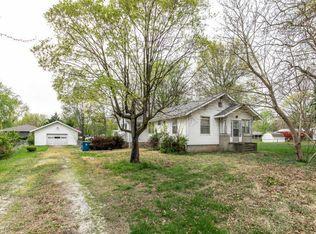 415 N Main St, Nixa, MO 65714