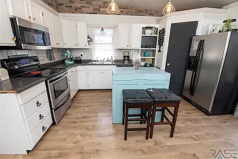 2305 S Glendale Ave — Photo 2