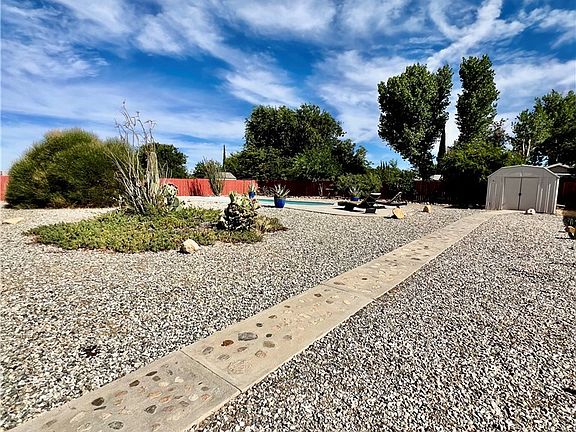 3rd image of 14977 Mauna Loa St