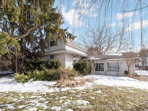 3rd image of 5378 Fly Rd