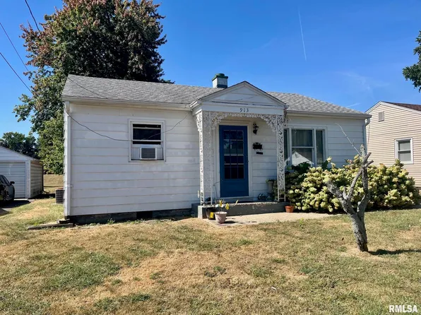 913 Hawley St, Taylorville, IL 62568