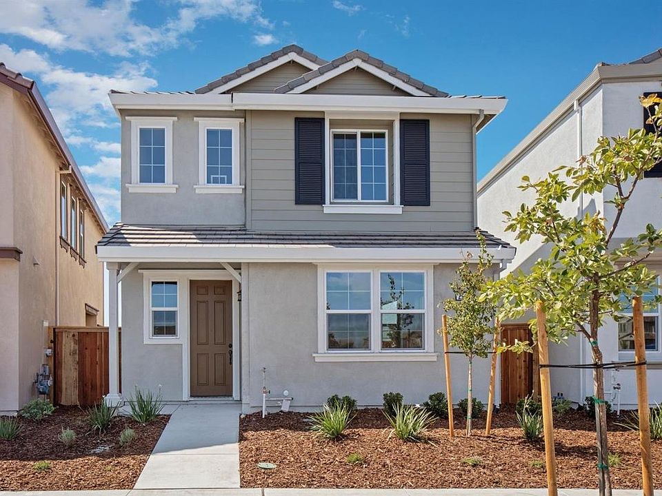 Front Yard: maintained by HOA (paid by Owner)