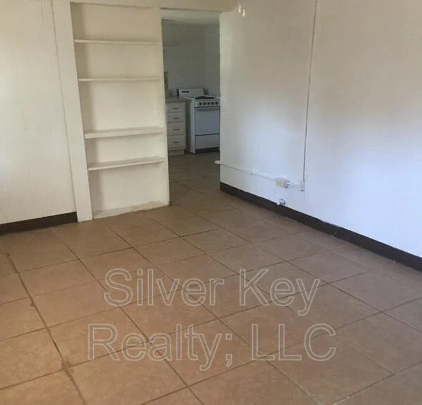 107 Forrest Ave #4 — Photo 2