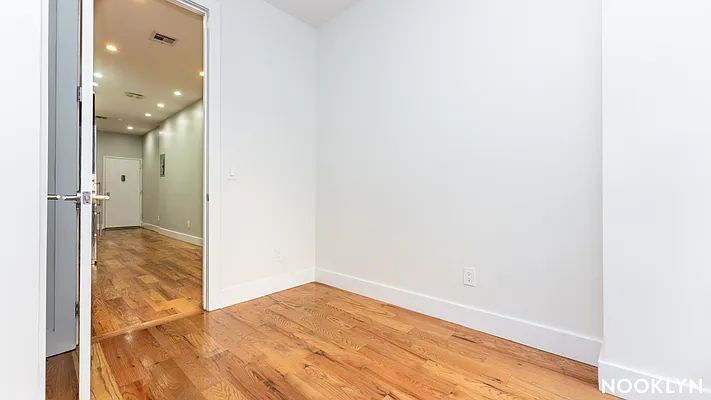 Rented by Nooklyn NYC LLC | media 4