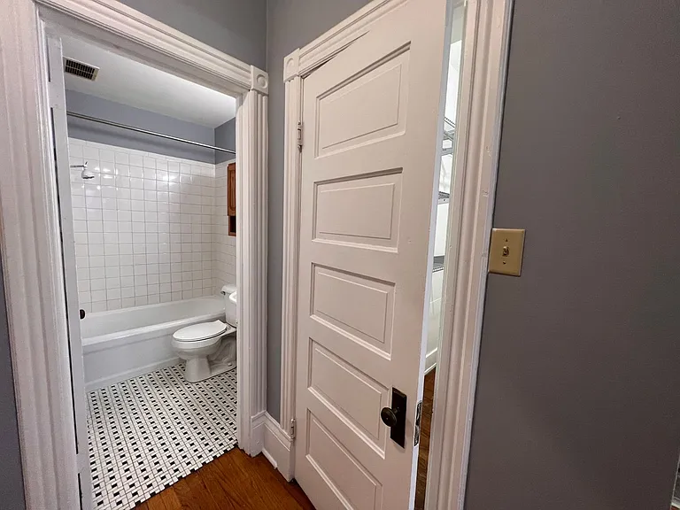 1830 N Oakland Ave — Photo 18