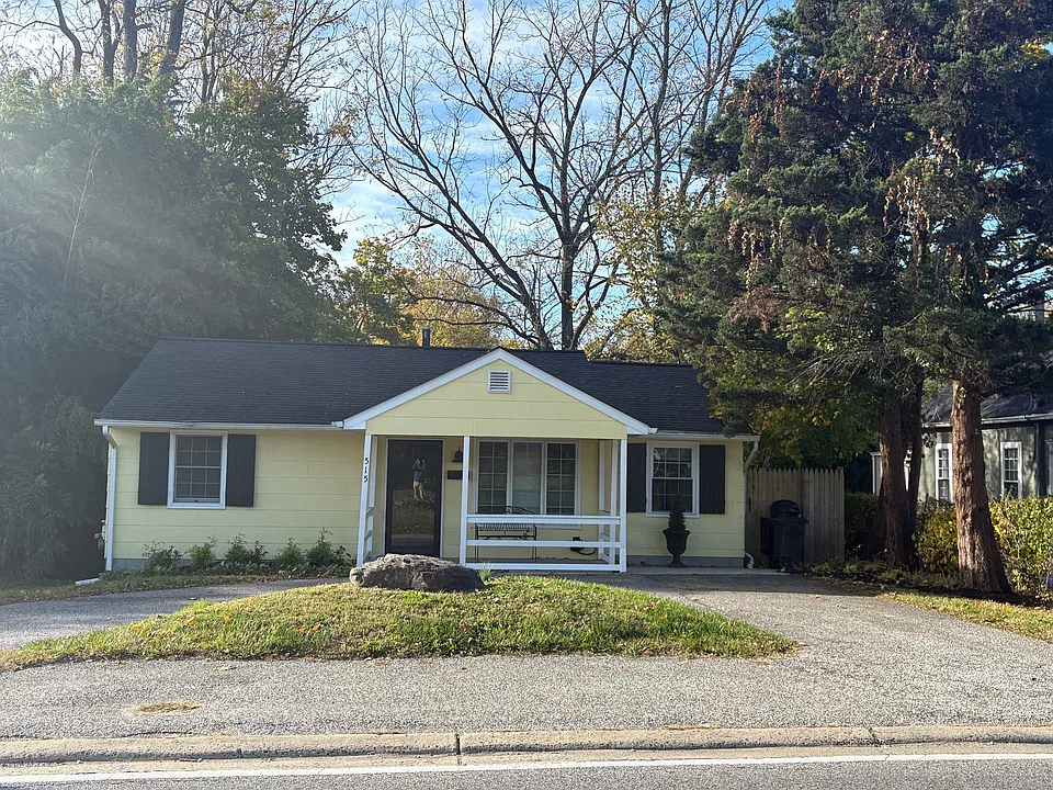 515 W Seminary Ave