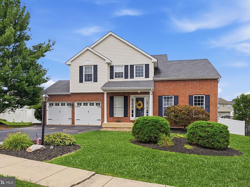 1st image of 61 Pine Hurst Dr