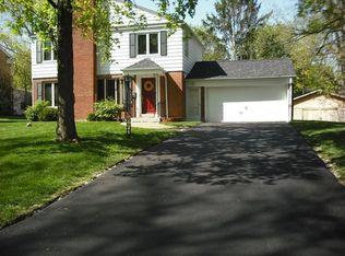 417 Canterbury Dr, Dayton, OH 45429