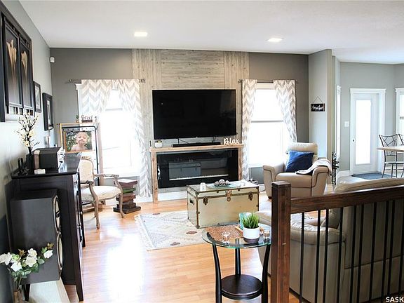 3rd image of 48 Coombe Dr