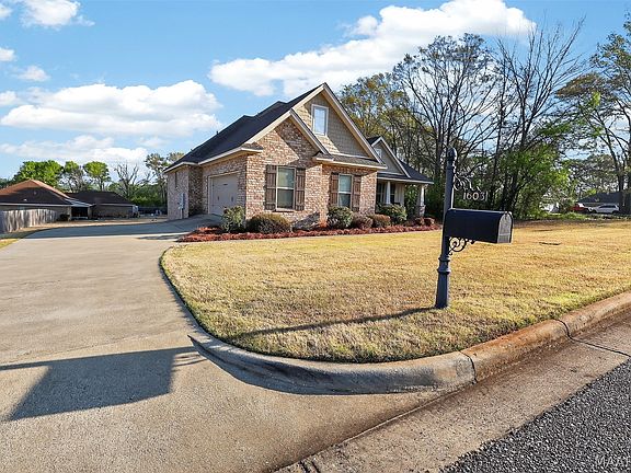 3rd image of 1603 Dominick Rd