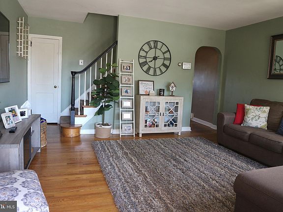 3rd image of 401 S Sycamore St #A