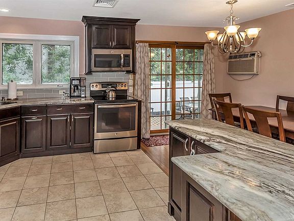 3rd image of 12 N Woodward Dr