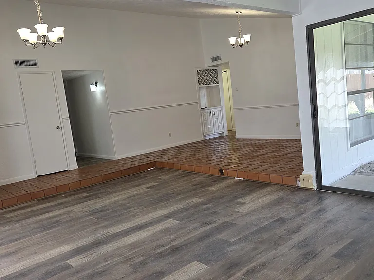 10247 Green Ash Rd — Photo 3