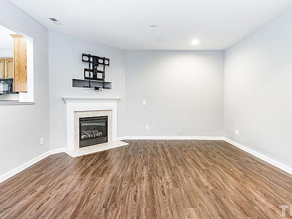 4th image of 304 Anterbury Dr