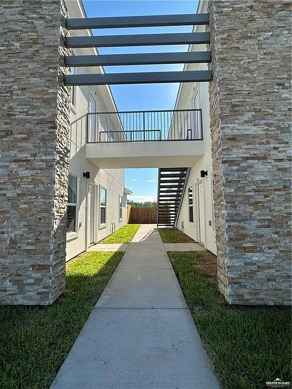 3 bed, 2.0 bath, 4212 sqft, $1,250 — Photo 3