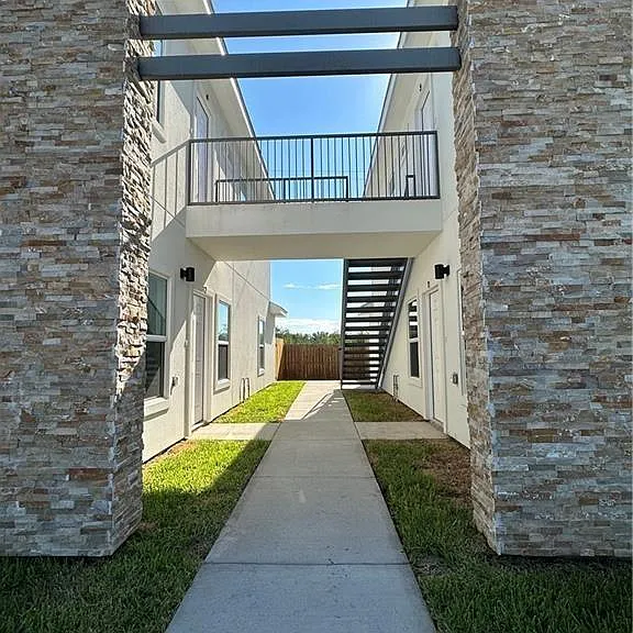 209 Rafael Dr #2 — Photo 3
