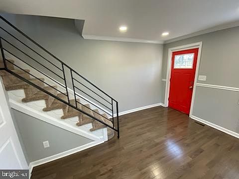 2nd image of 1054 E Upsal St