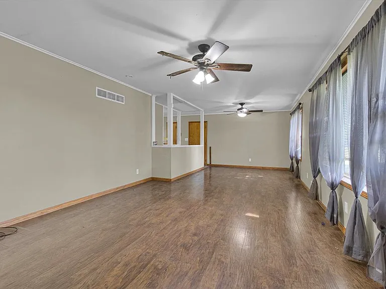 535 Wallace St — Photo 3