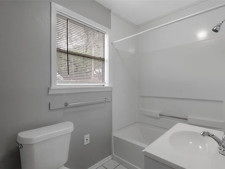 700 Gray St #2 — Photo 13