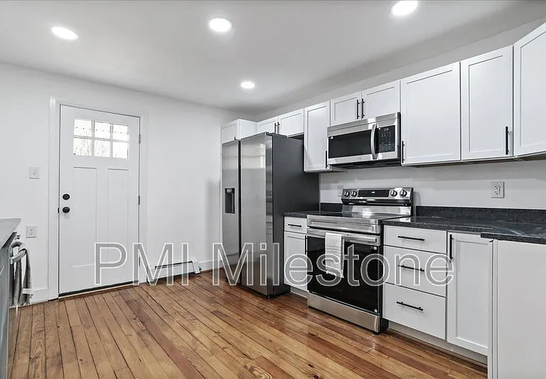 16 Woods Ln — Photo 3