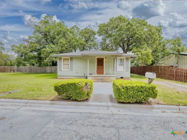 1616 Saint Michael St, Gonzales, TX 78629