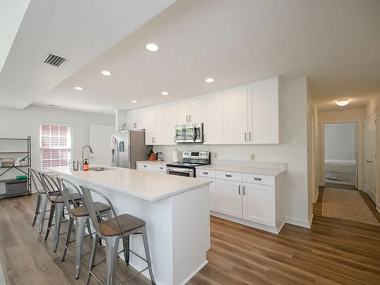 183 Herman Melville Ave — Photo 9