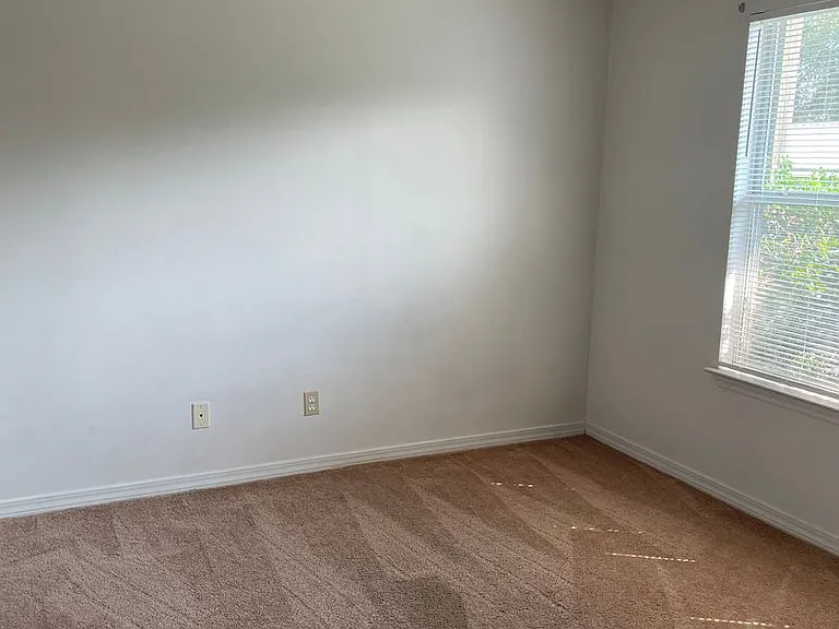 563 Florosa Ct — Photo 10