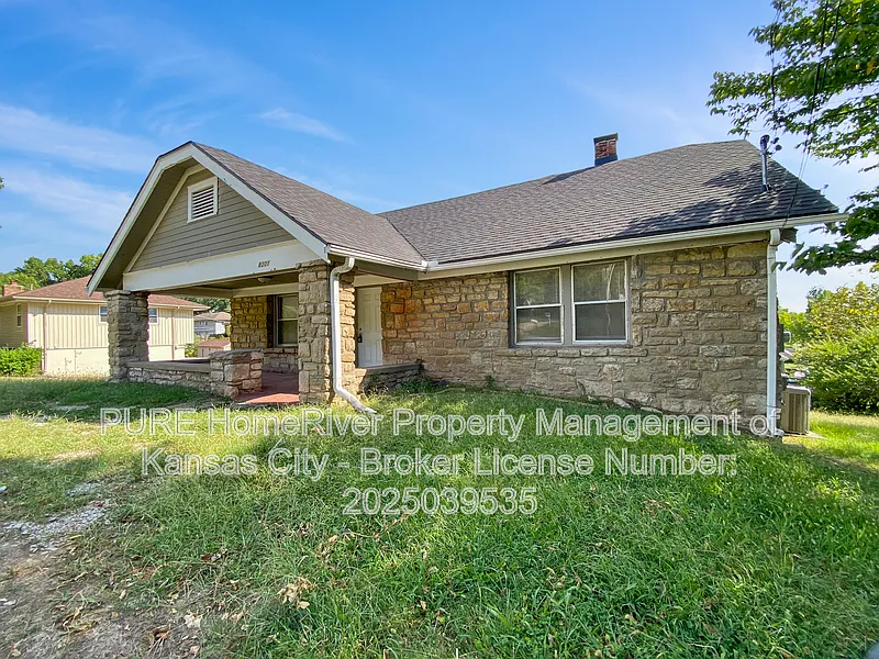 3 bed, 2.0 bath, 1432 sqft, $1,600 — Photo 2