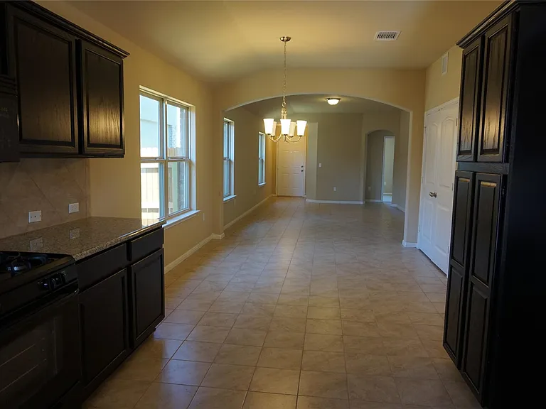 1033 Britt Ln — Photo 3