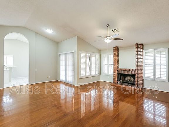 3rd image of 1240 E Brentrup Dr