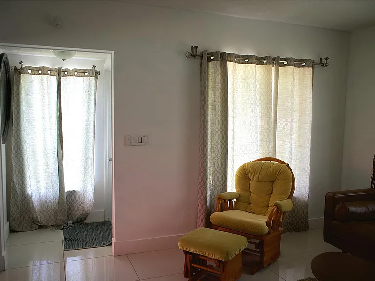 11150 Peachtree Dr — Photo 2