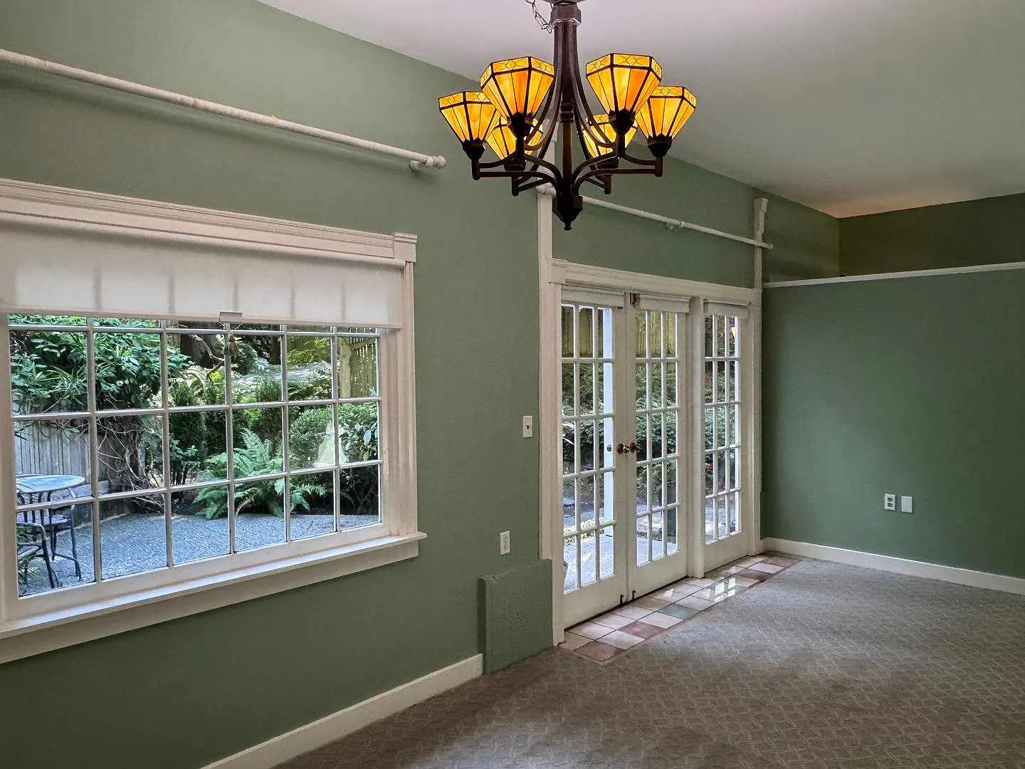 Charming oversized one bedroom cottage nestled quietly among a beautiful Bainbridge oasis — Photo 1
