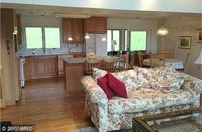 Terrific work space.