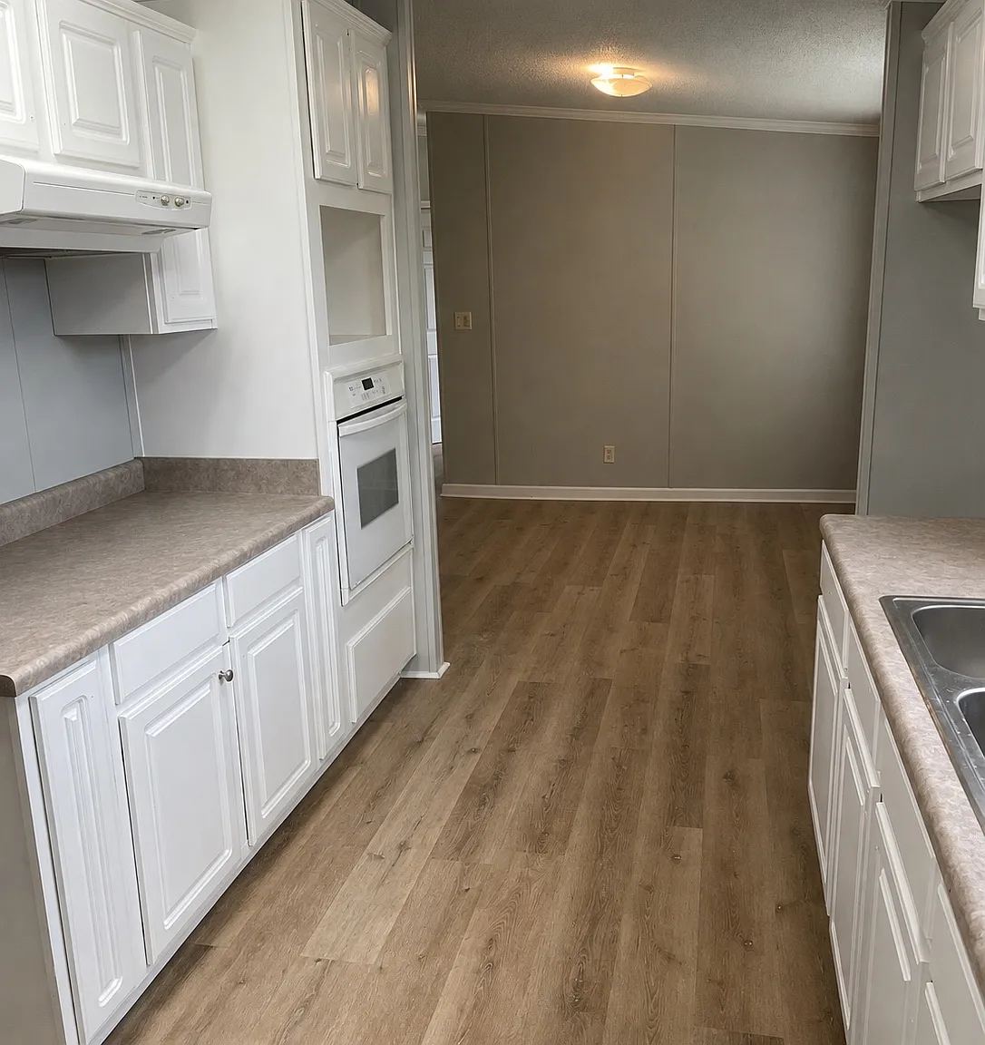 3 bed, 2500 sqft, $1,250 — Photo 1