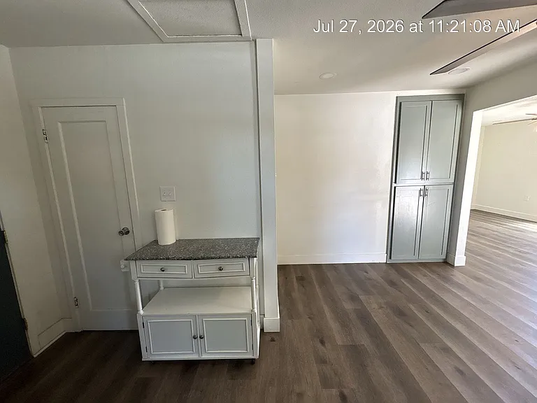 151 N Villa Ave — Photo 6