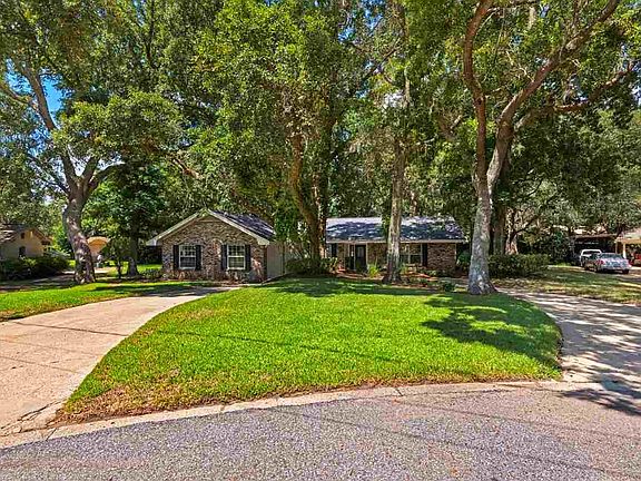 3rd image of 416 Canterbury Ln