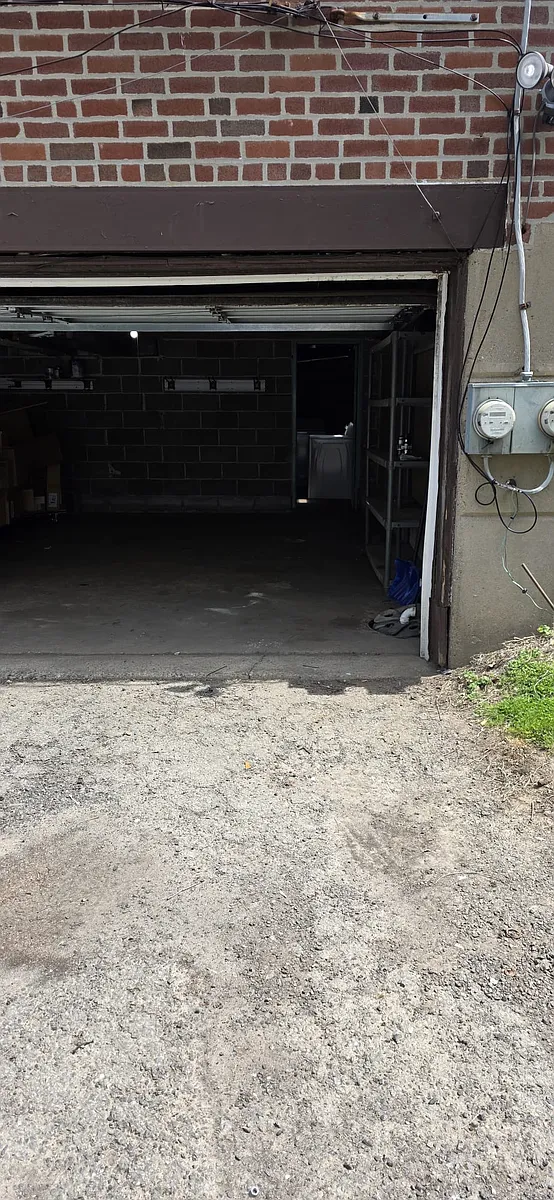 Building Photo - 108 Bridge St #1