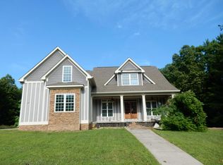 33 Middle Rd, Lookout Mountain, GA 30750