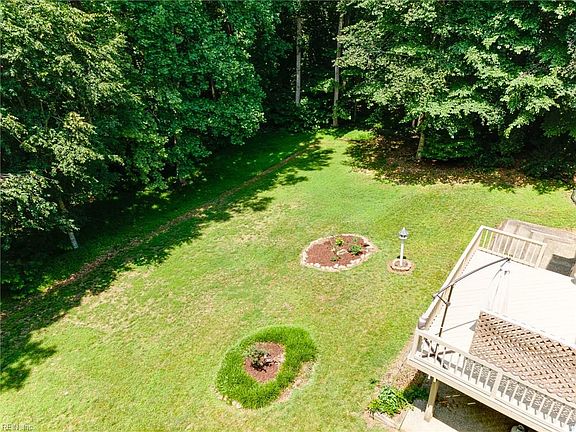 4th image of 3625 Bridgewater Dr