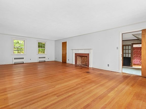 2nd image of 25 Arlington St