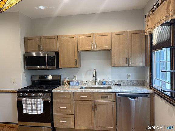 5th image of 74 Cottage Ave