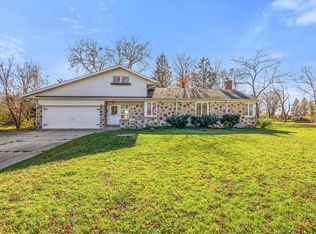 17135 Ridgeview Dr, Brookfield, WI 53005