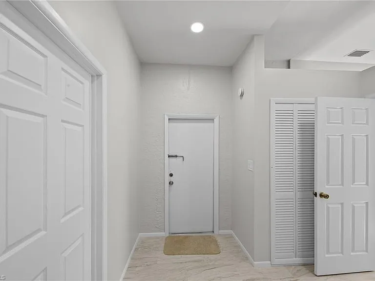 7195 Reymoor Dr — Photo 8