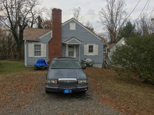 418 Circle Dr, Mount Airy, NC 27041