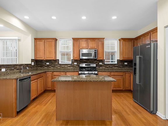3rd image of 149 N Spruce Ave