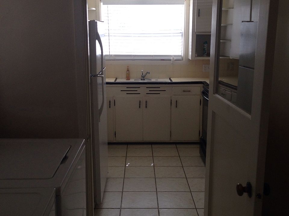 Laundry/kitchen