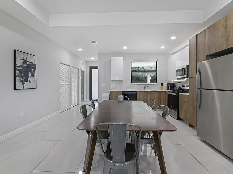 2011 Olsen Ln — Photo 10