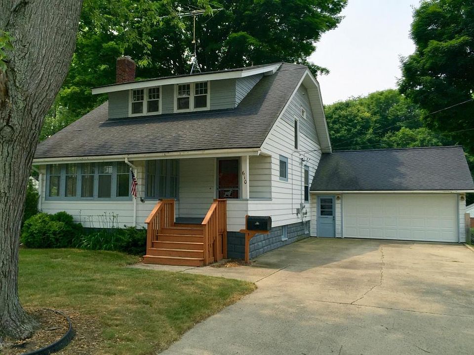 1st image of 610 S 160th Ave