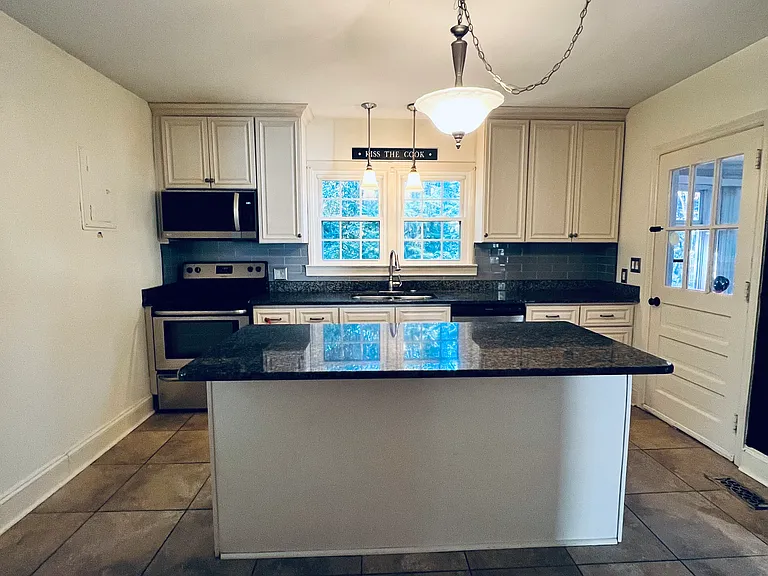 300 Pinecrest Dr — Photo 22